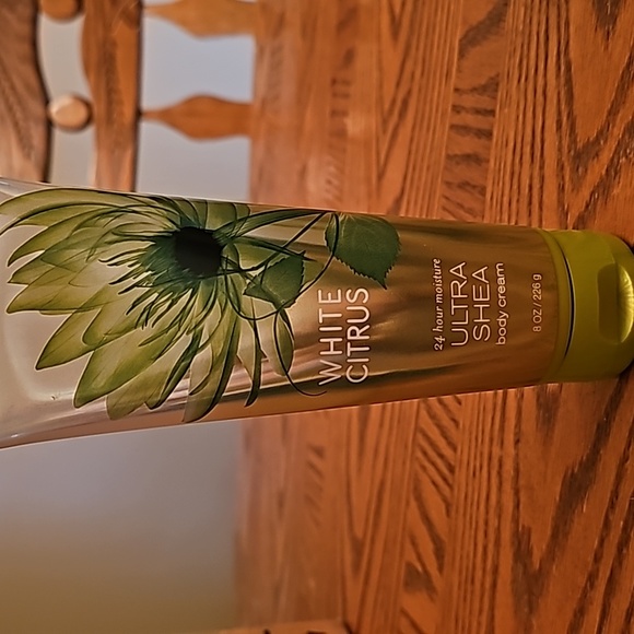 Bath and Body Works body cream - Picture 3 of 5